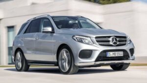 Mercedes-Benz-GLE-2019-headrest-scaled-1