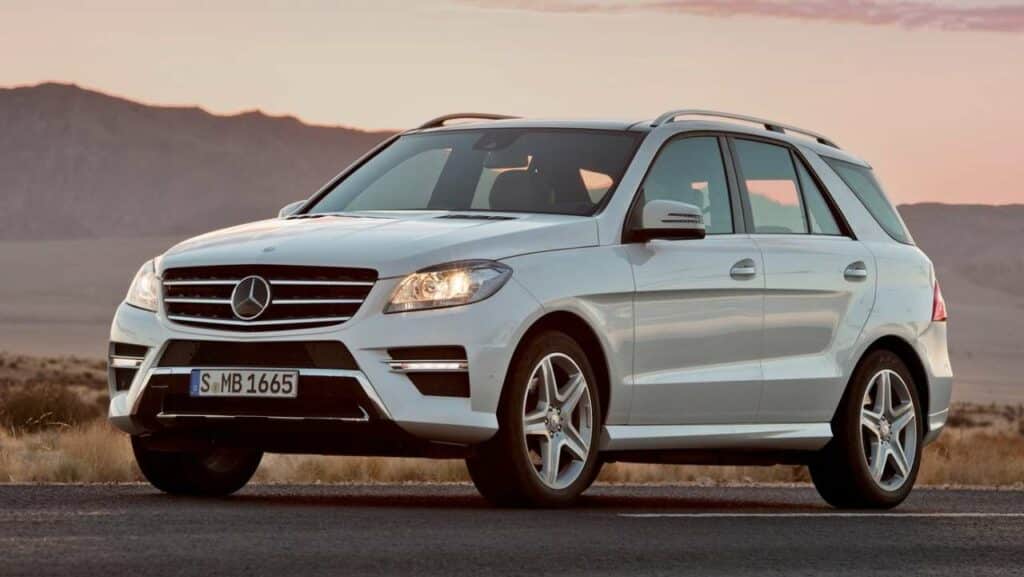 Mercedes-Benz-M-Class-2012-steering