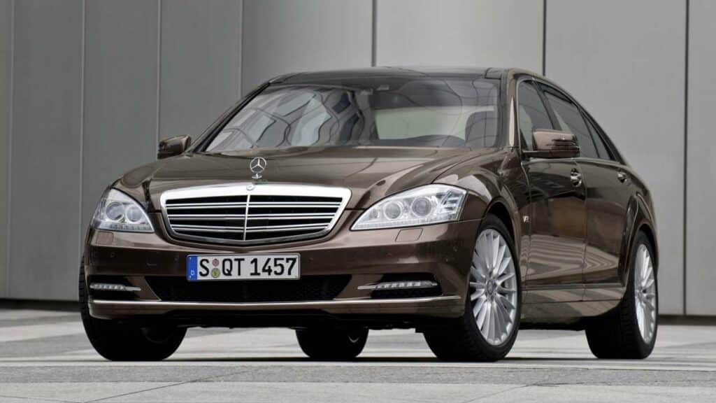 Mercedes-Benz-S-Class-2010-steering