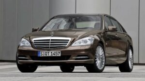 Mercedes-Benz-S-Class-2010-steering
