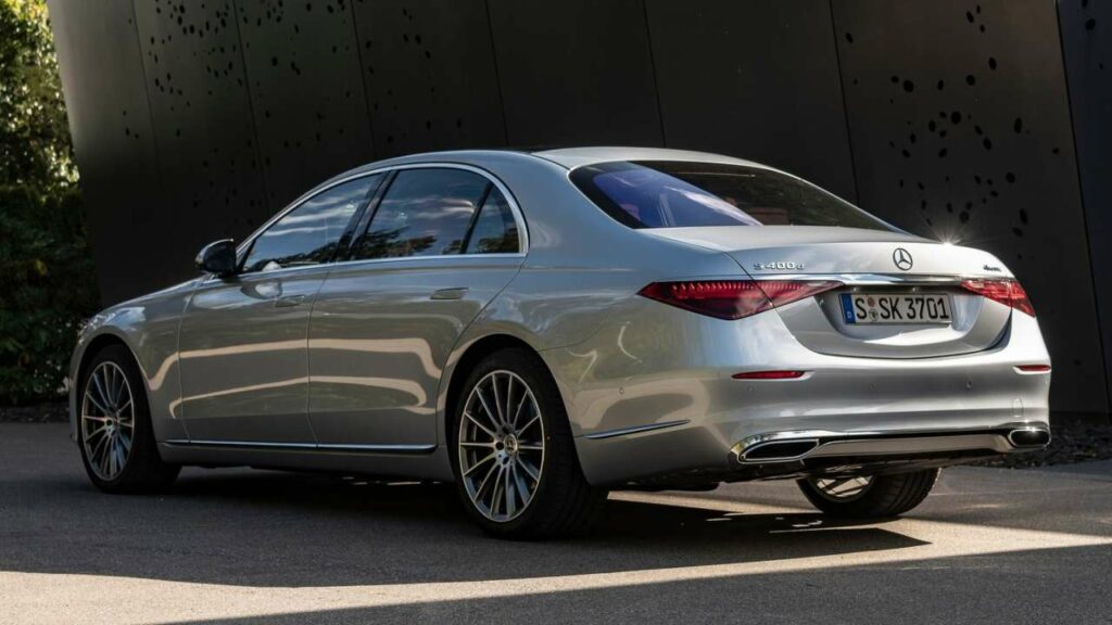 Mercedes-Benz-S-class-2020-rear-headrest