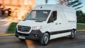 Mercedes-Benz-Sprinter-underrun