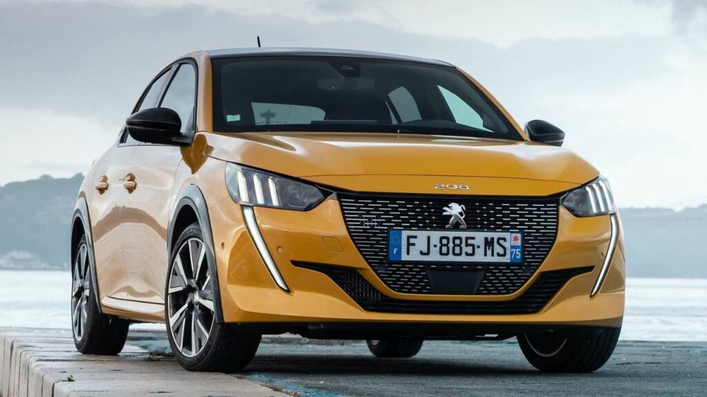 Peugeot-208-2019-bonnet-locking