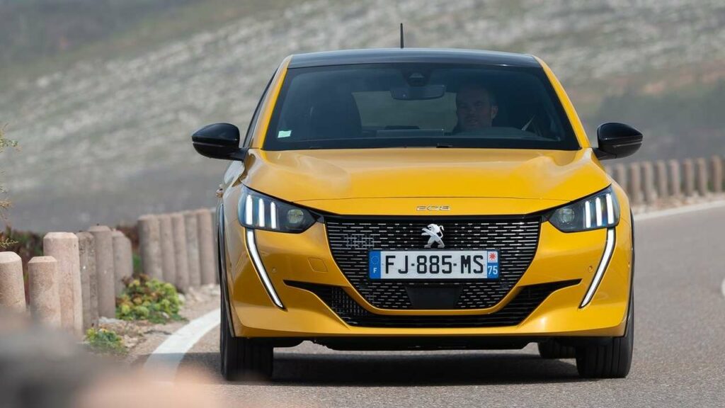 Peugeot-208-2023-curtain-airbag