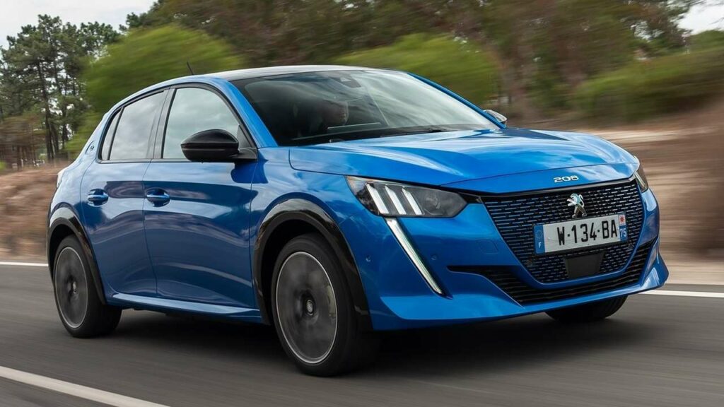 Peugeot-e-208-2023-A-pillar-panelling-kba