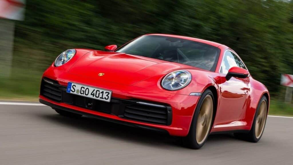 Porsche-911-2021-seat-belts