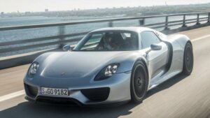 Porsche-918_Spyder-2015-recall-suspension-corrosion