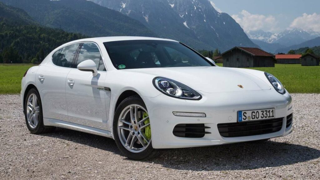 Porsche-Panamera-2014-rear-seat-belt