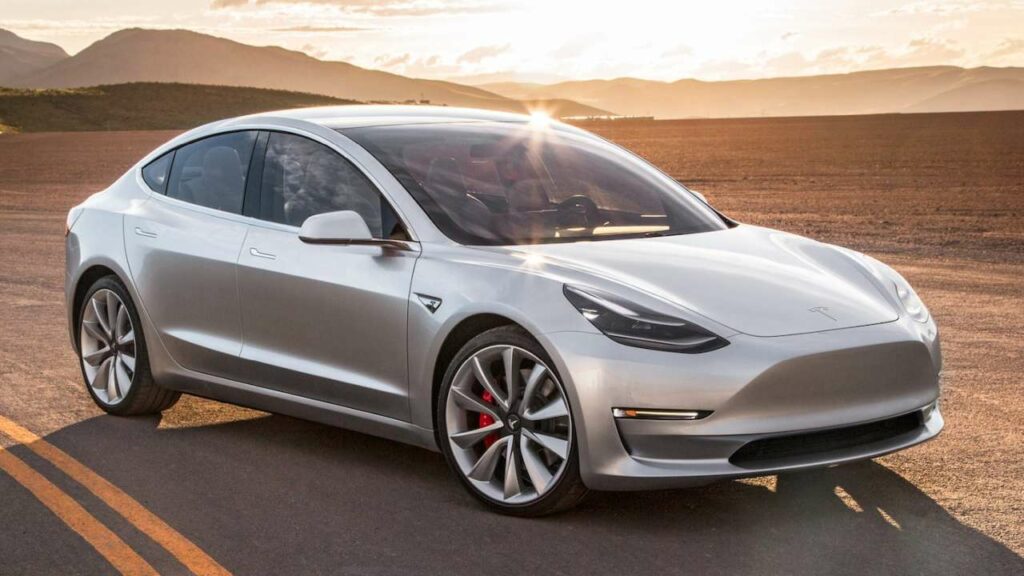 Tesla-Model-3-2018-vibrations-hood