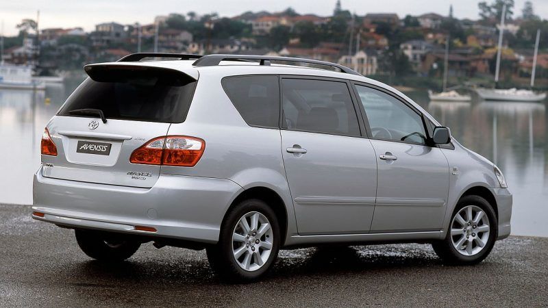 Toyota-Avensis-Verso-2009-recall-airbag-scaled-1