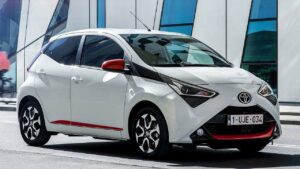 Toyota-Aygo-2020-headlights-switch