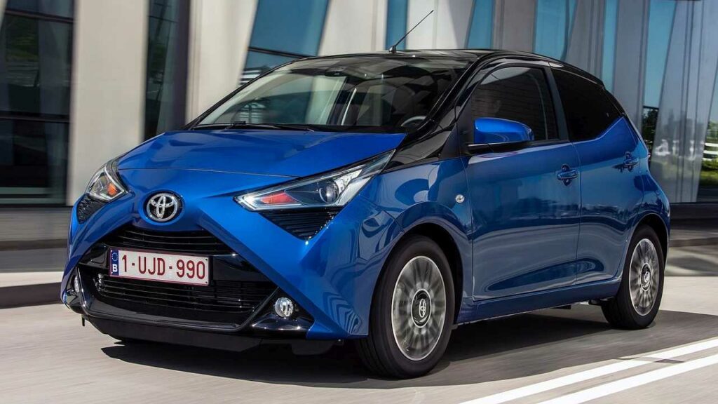 Toyota-Aygo-2020-seatbelt-seam