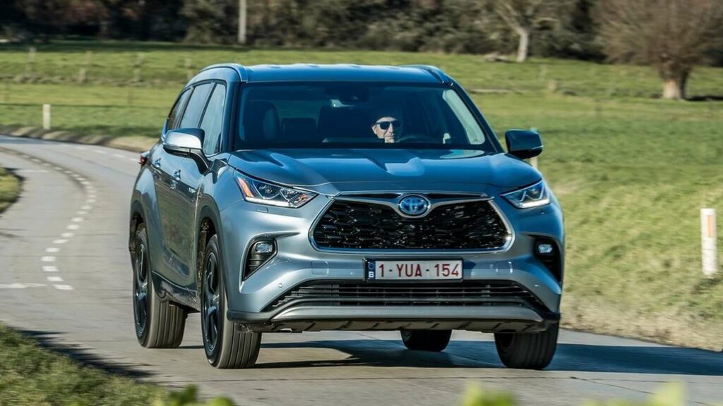 Toyota-Highlander-2023-bumper-cover