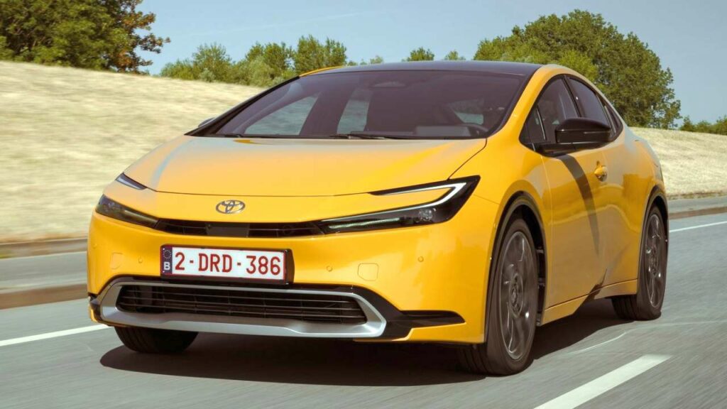 Toyota-Prius-PHEV-2023-e-call