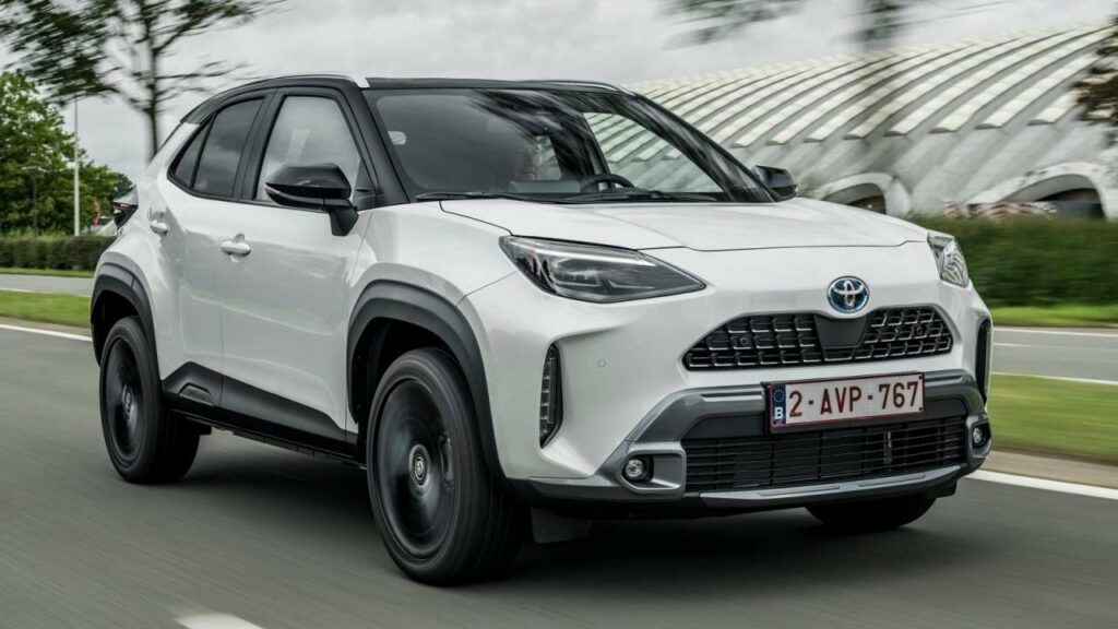 Toyota-Yaris-Cross-2023-wheel-nuts