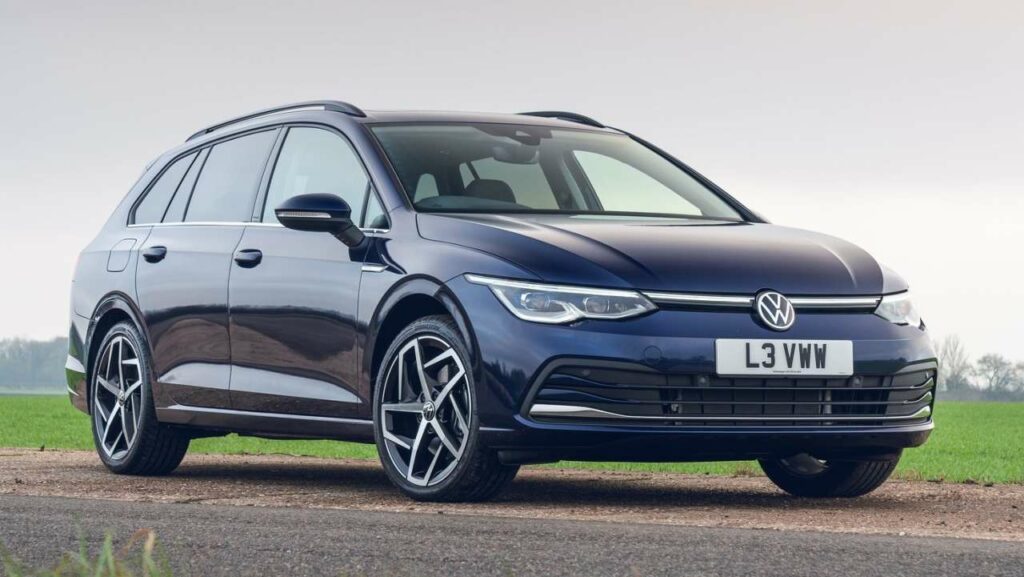 Volkswagen-Golf-2021-luggage-net