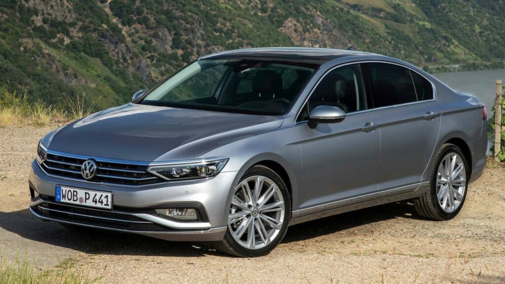 Volkswagen-Passat-2020-engine-cover-fire