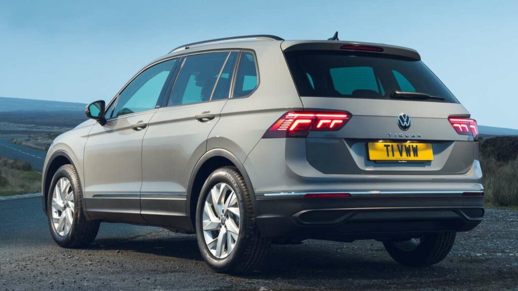 Volkswagen-Tiguan-2020-engine-cover-fire