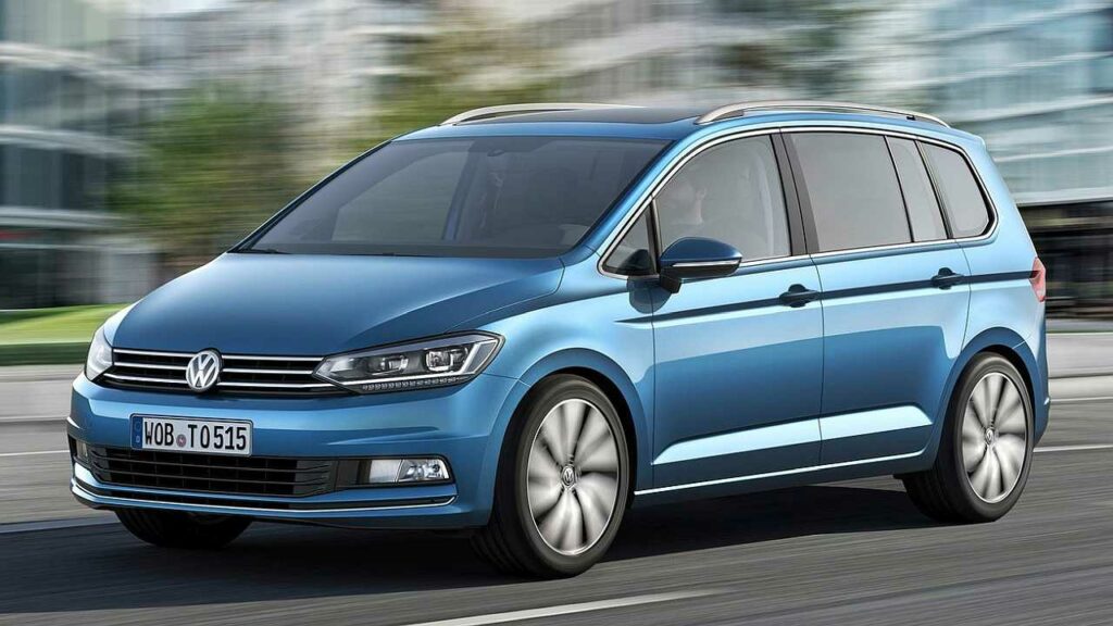 Volkswagen-Touran-2020-steering