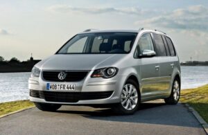 Volkswagen_Touran2009