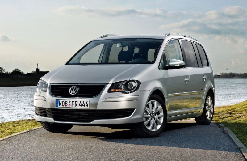 Volkswagen_Touran2009