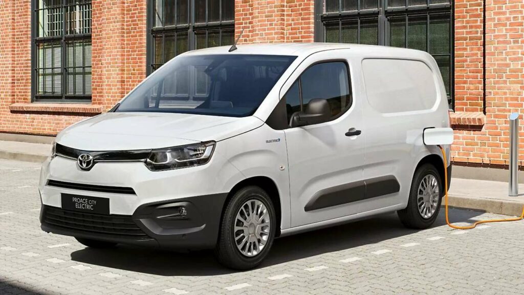 toyota-proace-city-charging-cable