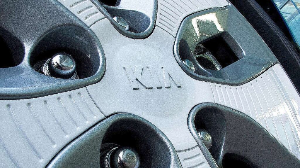 Kia-Soul-EV-move-when-charging