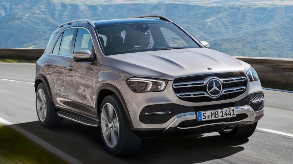 Mercedes-Benz-GLE-2023-stuck-pedal
