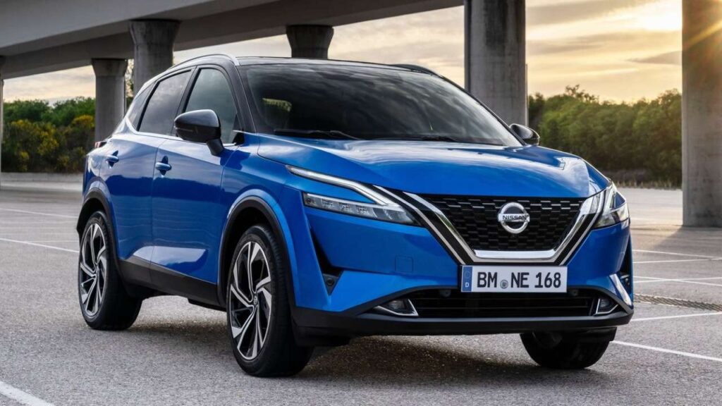 Nissan-Qashqai-2022-hands-steering-wheel-kba