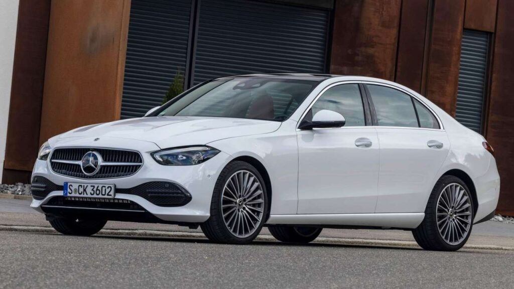 Mercedes-Benz-C-Class-2023-fuse-fire