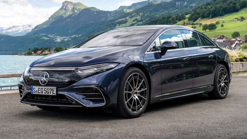 Mercedes-Benz-EQS-2023-fuse-fire