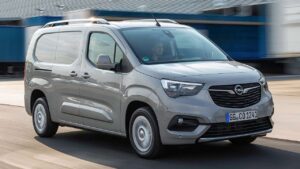Opel-Combo-2021-rear-wheels-lock-up