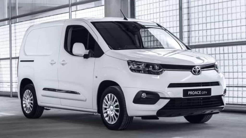 Toyota-Proace-city-2021-rear-wheels-lock-up