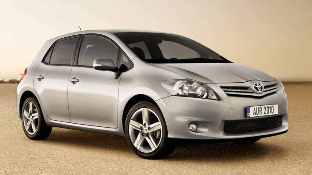 Toyota-Auris-2010-driver-airbag-takata