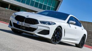 BMW-8-2018-2020-engine-fire