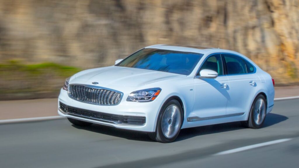 Kia-K9-2017-2021-engine-fire