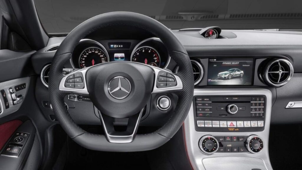 Mercedes-Benz-2017-2024-faulty-emergency-call