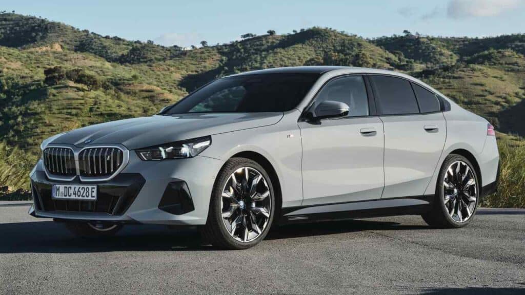 BMW-i5-2024-steering