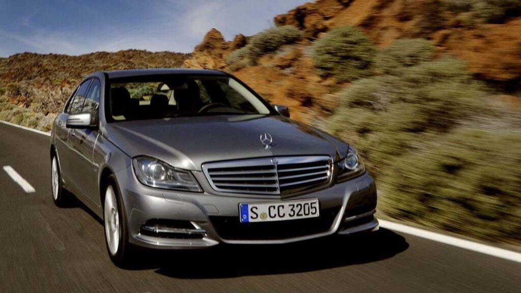Mercedes-Benz-C-Class-2010-2016-steering-accident