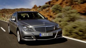 Mercedes-Benz-C-Class-2010-2016-steering-accident