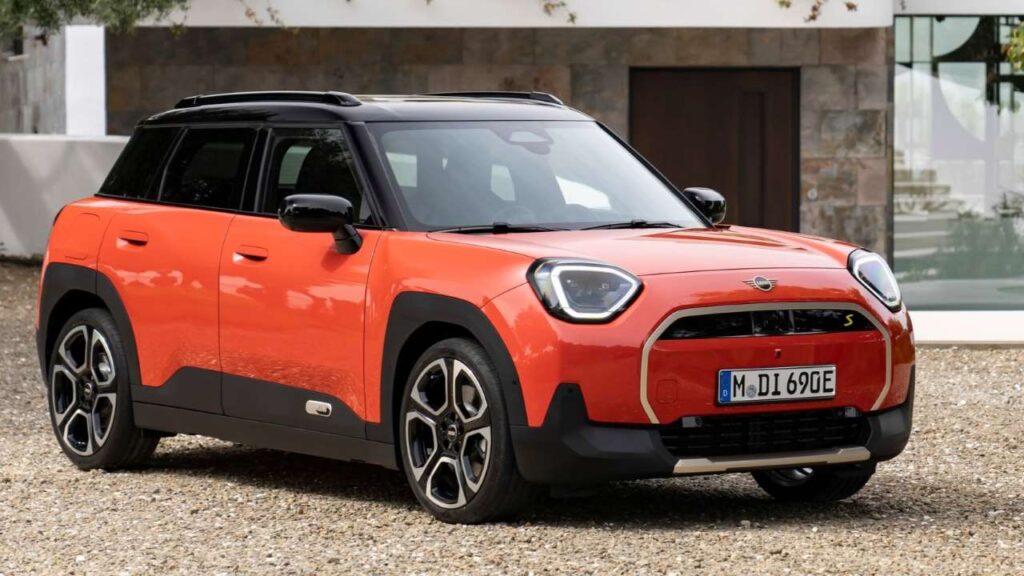 Mini-Aceman-2024-ev-hybrid-fire