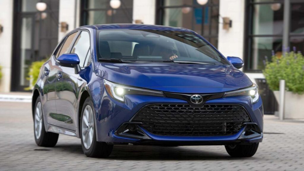 Toyota-Corolla-2023-skid-control