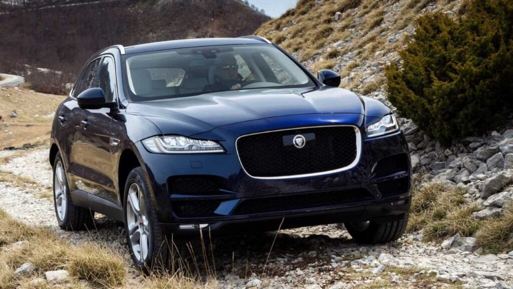 Jaguar-F-Pace-2015-2016-airbag-injury