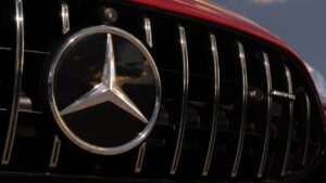 Mercedes-Benz-AMG-GT-2020-2025-battery-charging-problems