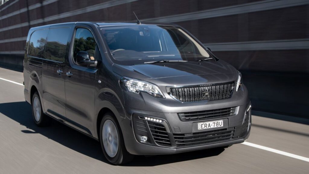 Peugeot-Expert-2022-2023-electronic-accident