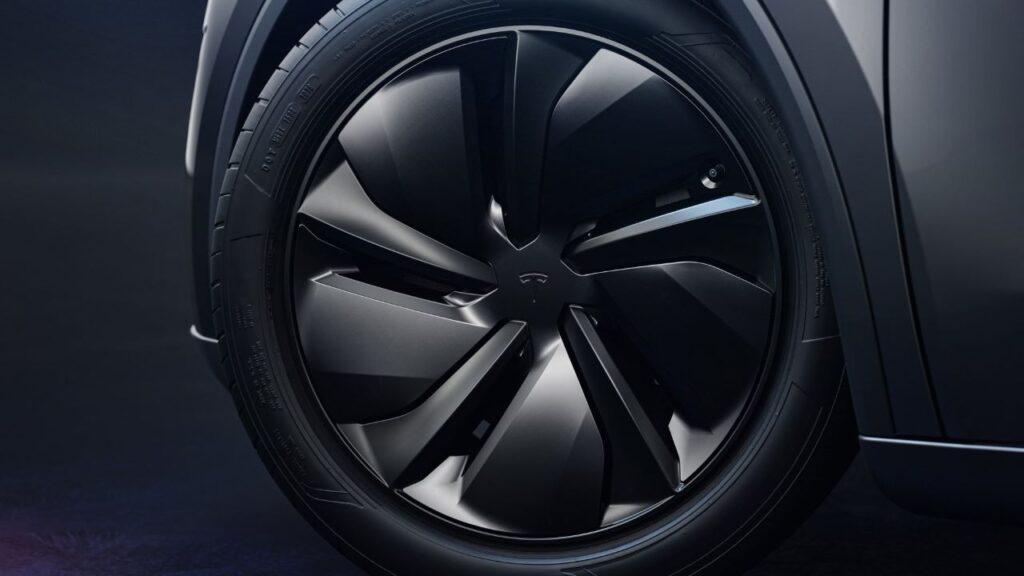 Tesla-Model-Y-tyre-pressure-monitoring