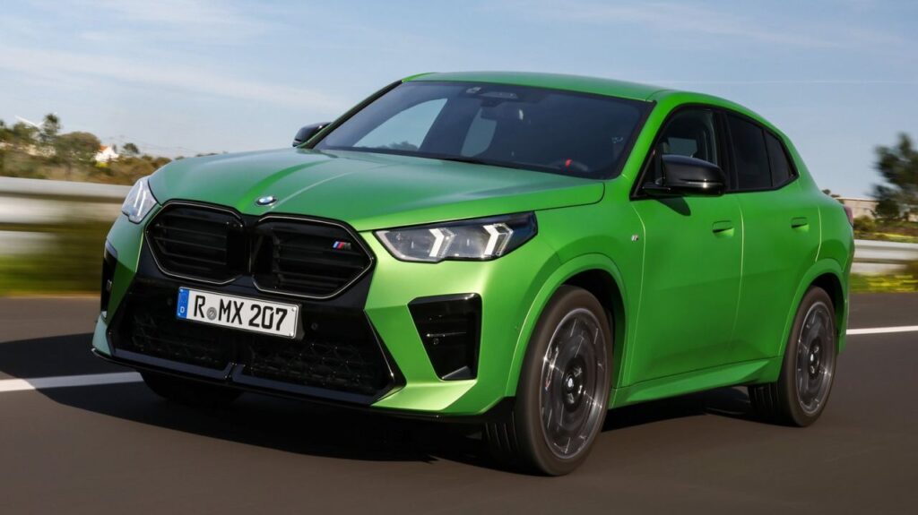 BMW-X2-2025-seat-belts