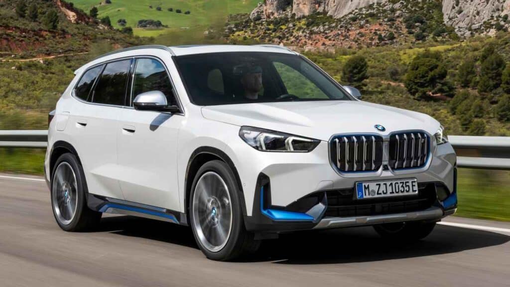 BMW-iX1-2025-seat-belts