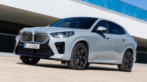 BMW-iX2-2025-seat-belts