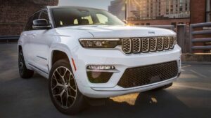 Jeep-Grand-Cherokee-2023-2024-rear-headrests-faulty